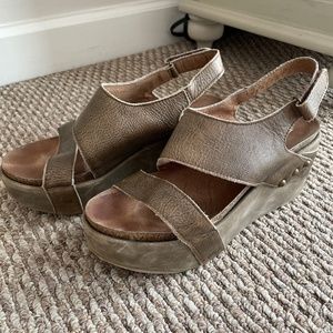 Antelope brown wedges